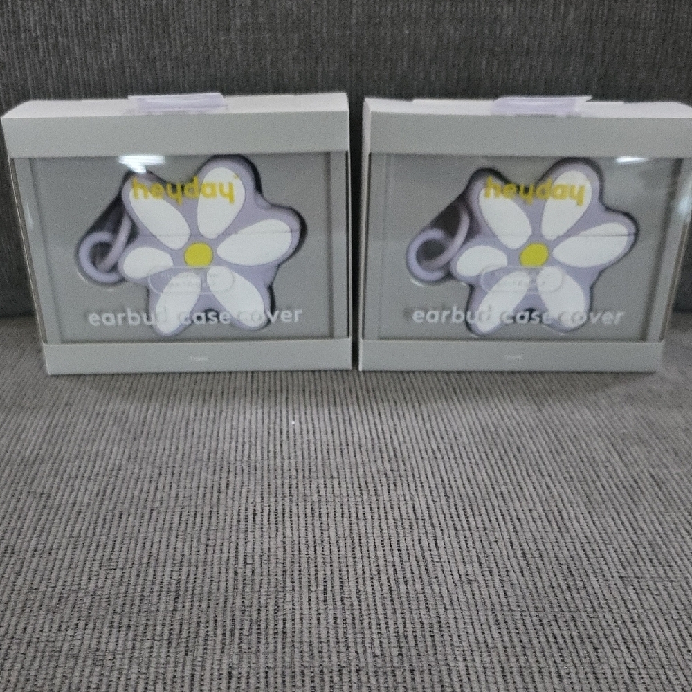 Heyday‎ Floral Earbud Case Cover with White and Yellow Daisy - 2 Pack
